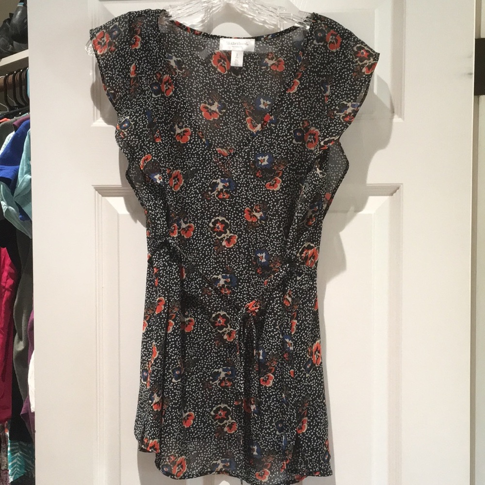 Beautiful ruffled Motherhood Maternity Top